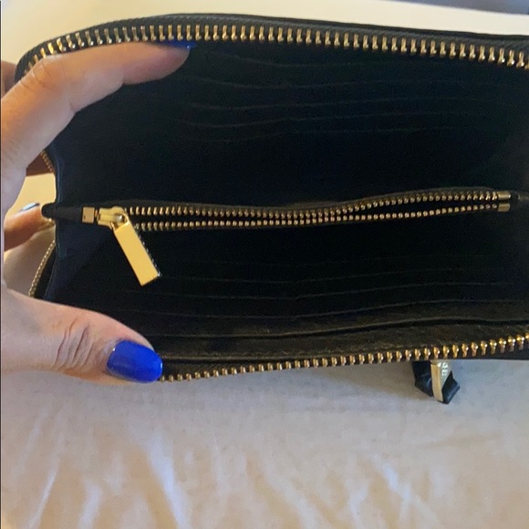 Tory burch wallet use in good condition - Picture 3 of 4